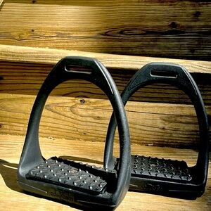 Compositi® Reflex 3D Swivel Action Wide Stirrup Irons